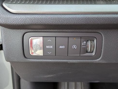 Used 2025 Chevrolet Traverse LT AWD/4WD image 17