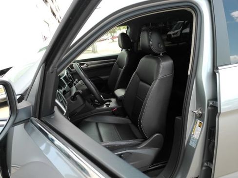 Used 2021 Volkswagen Atlas SE w/ Panoramic Sunroof Package AWD/4WD image 14