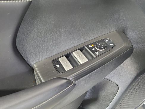 Used 2023 Mitsubishi Outlander SE image 21