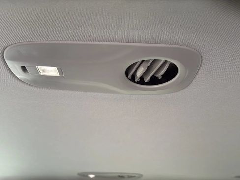 Used 2024 Chrysler Pacifica Touring-L FWD image 14