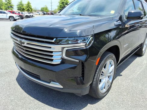 Used 2021 Chevrolet Tahoe High Country w/ Premium Package AWD/4WD image 9