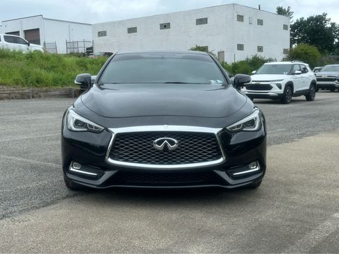 Used 2017 INFINITI Q60 Red Sport 400 AWD/4WD image 2