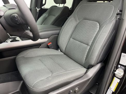 New 2026 RAM 1500 4x4 Crew Cab image 8