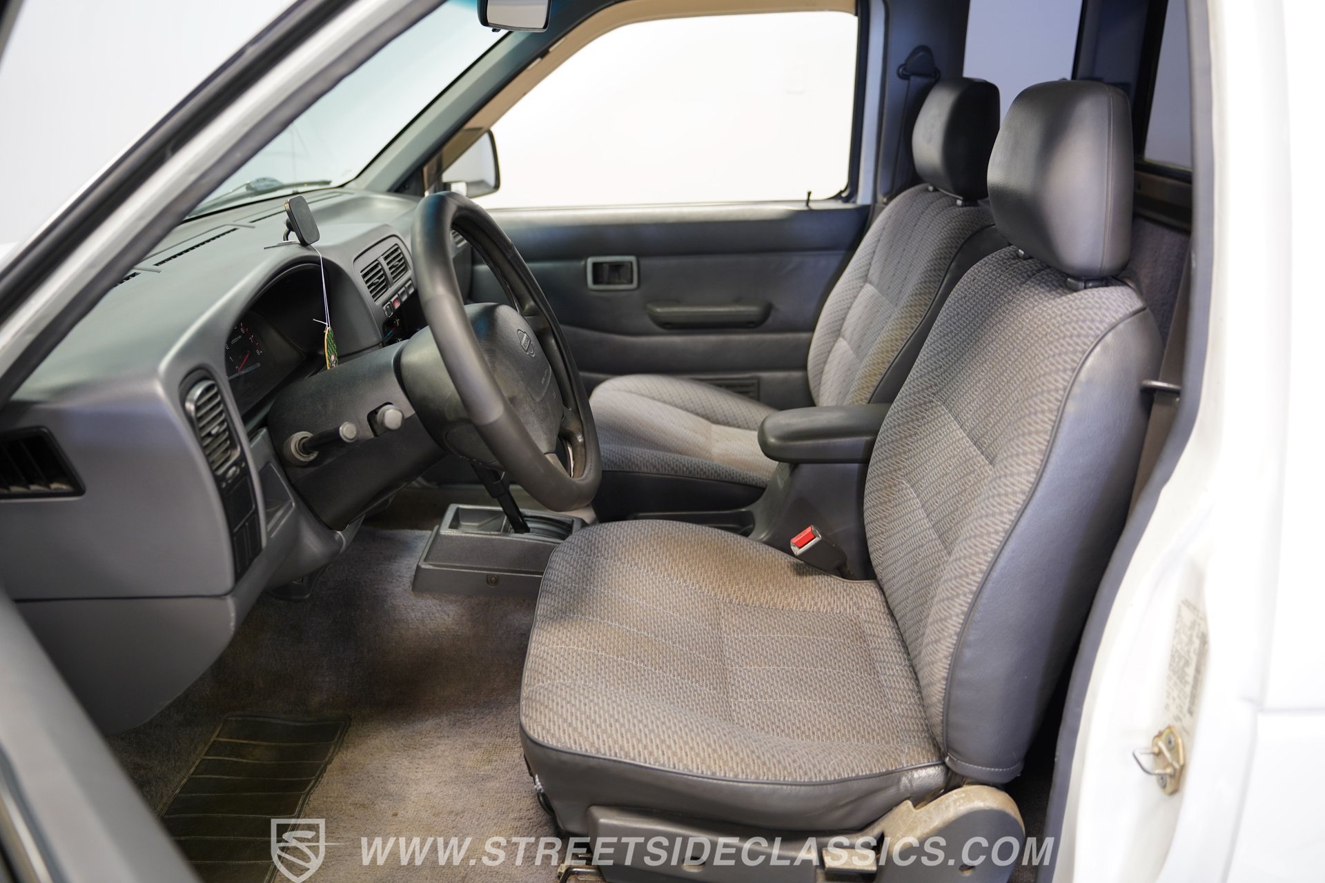 Used 1996 Nissan Pickup 2WD King Cab image 39
