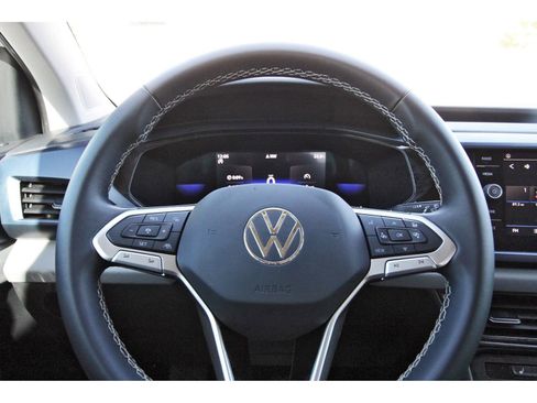 Used 2022 Volkswagen Taos SE image 17