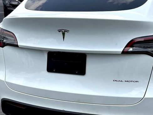 Used 2023 Tesla Model Y Long Range AWD/4WD image 12