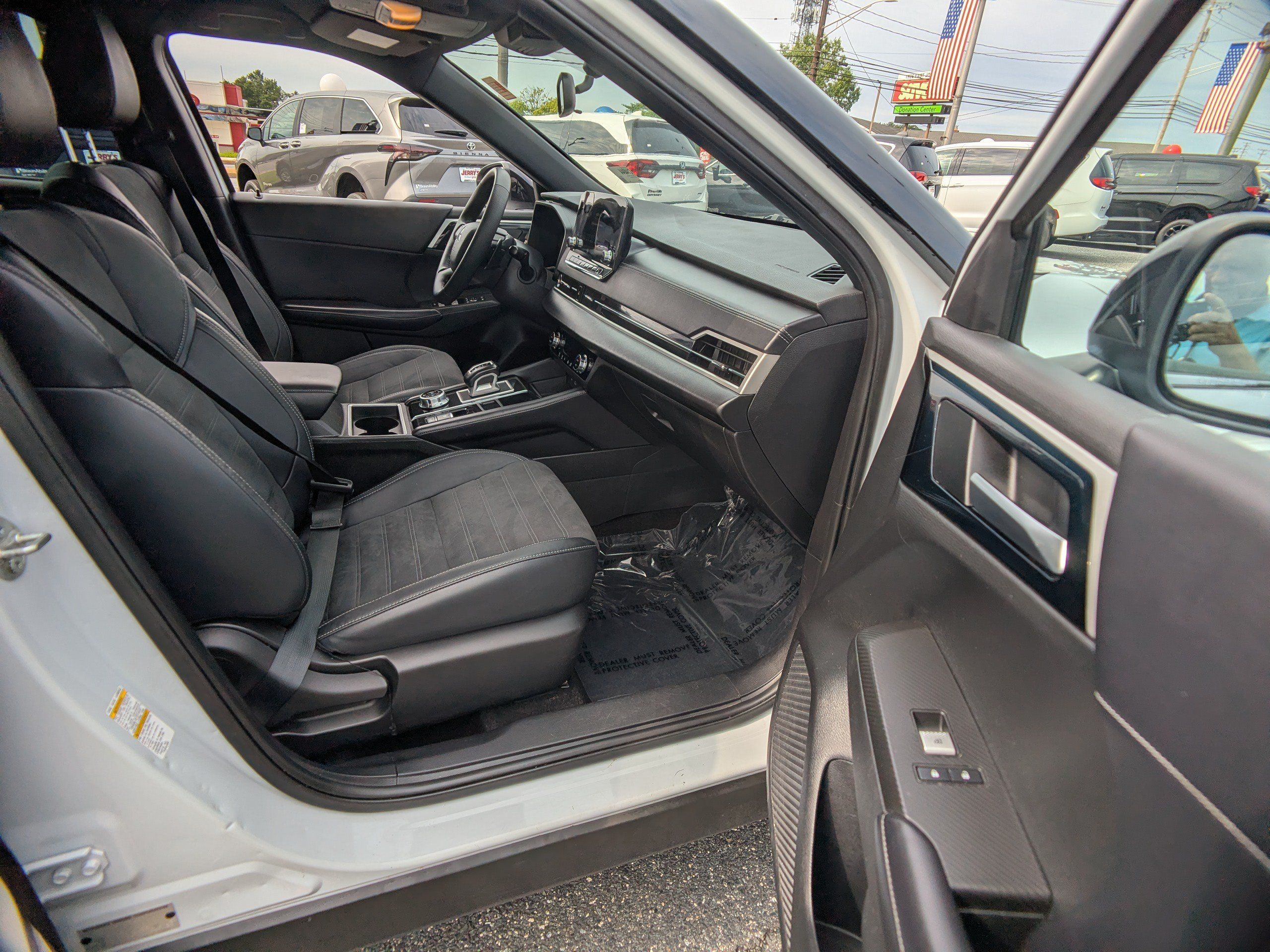 Used 2023 Mitsubishi Outlander SE AWD/4WD image 12
