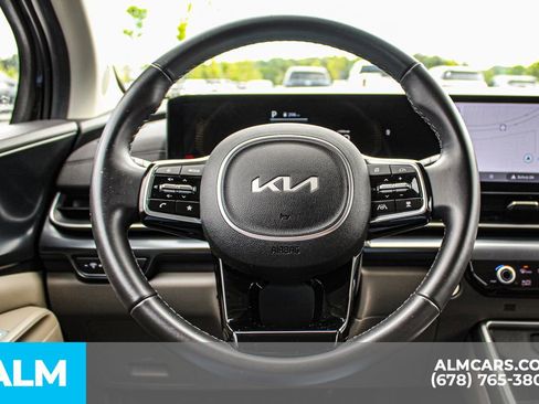 Used 2025 Kia Carnival FWD image 25