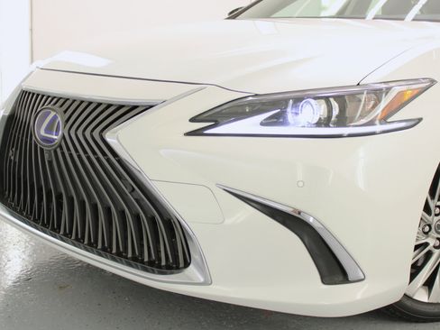 Used 2019 Lexus ES 300h Luxury image 21