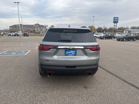 Used 2023 Chevrolet Traverse LT w/ LT Premium Package image 5