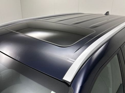 Used 2023 Toyota Highlander XLE image 11