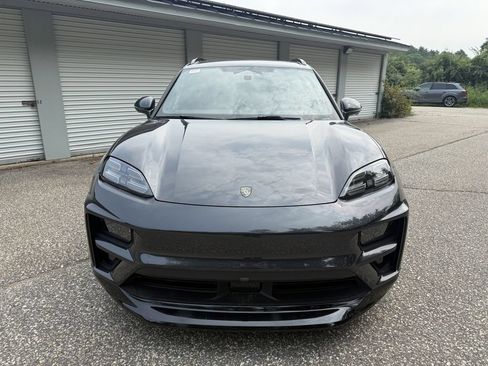 Certified 2025 Porsche Macan Turbo Electric AWD/4WD image 8