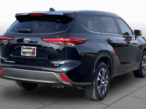 Used 2023 Toyota Highlander XLE FWD image 13