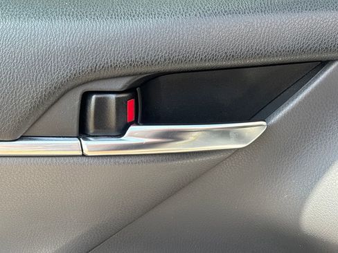 Used 2023 Toyota Camry SE FWD image 8