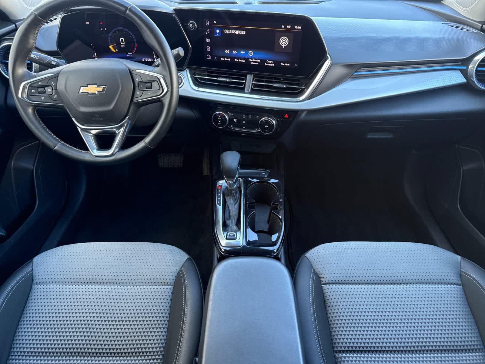 Used 2024 Chevrolet Trax LT w/ LT Convenience Package FWD image 3
