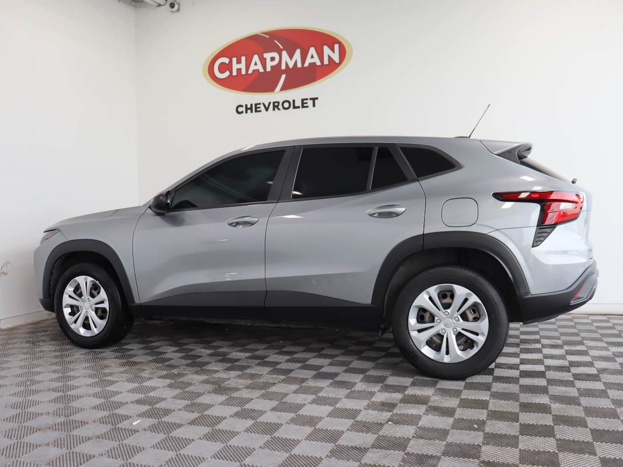 Used 2025 Chevrolet Trax LS FWD image 3