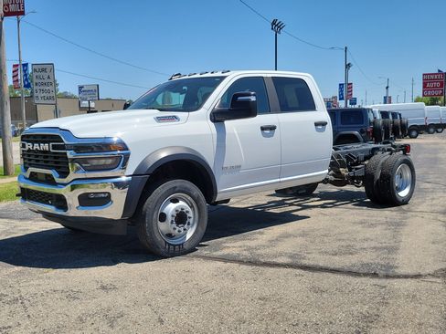 Used 2025 RAM 4500 4x4 Crew Cab DRW image 2