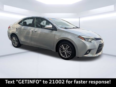 Used 2015 Toyota Corolla LE FWD image 2