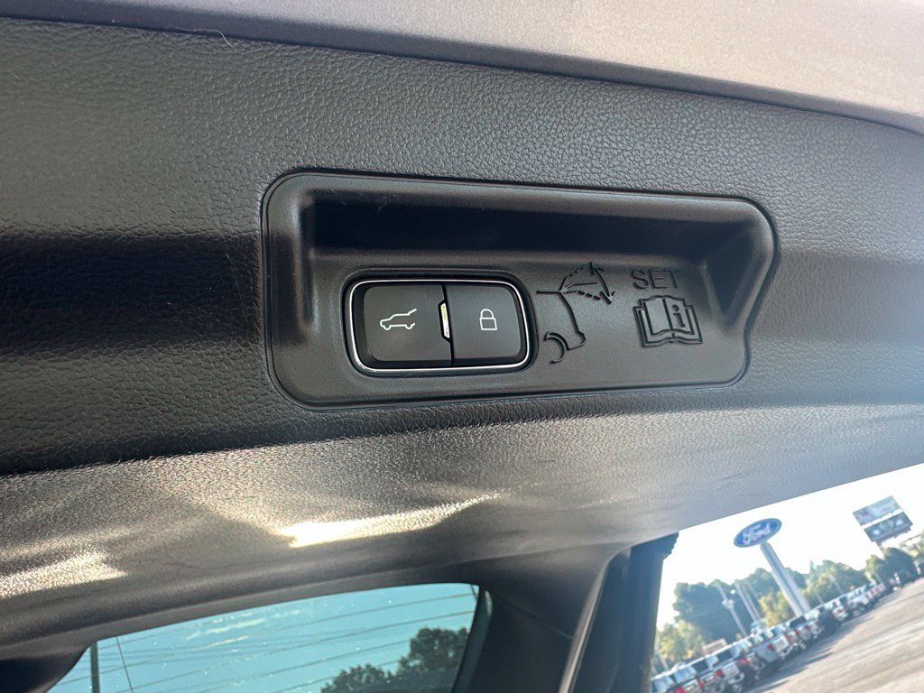 Used 2020 Ford Explorer XLT w/ Equipment Group 202A RWD image 11