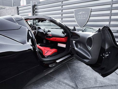 Used 2024 Ferrari SF90 Spider image 34