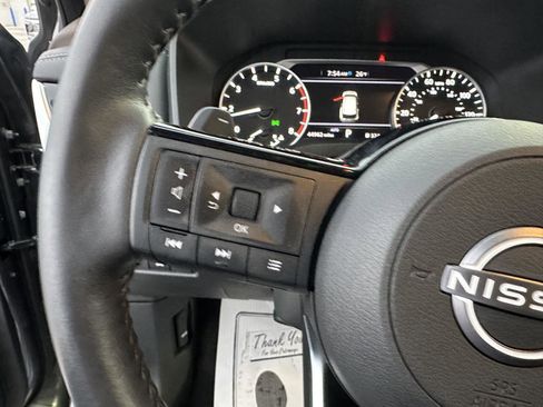 Used 2022 Nissan Rogue SV w/ SV Premium Package image 26