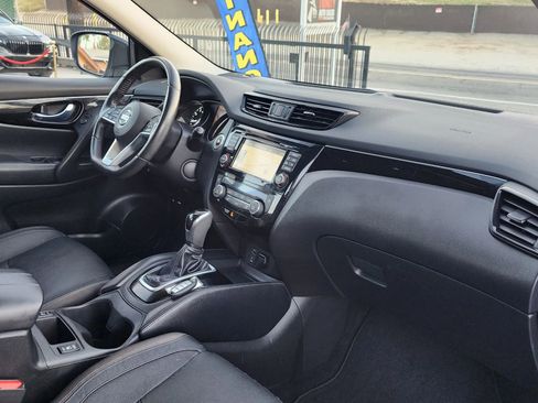 Used 2017 Nissan Rogue Sport SL image 19