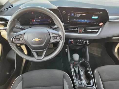 Used 2025 Chevrolet TrailBlazer LT AWD/4WD image 27
