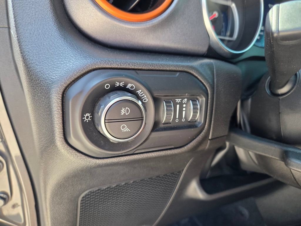 Used 2022 Jeep Gladiator Mojave w/ Trailer Tow Package AWD/4WD image 22