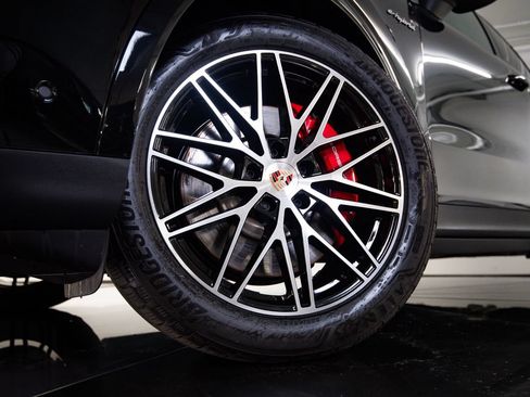 Used 2026 Porsche Cayenne S AWD/4WD image 12