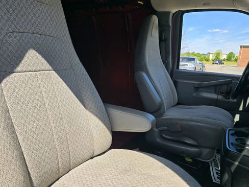 Used 2016 GMC Savana 3500 RWD image 23
