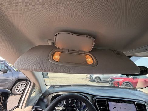 Used 2024 Chrysler Pacifica Touring-L FWD image 26