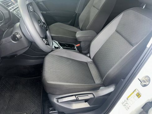 Used 2020 Volkswagen Tiguan S image 2