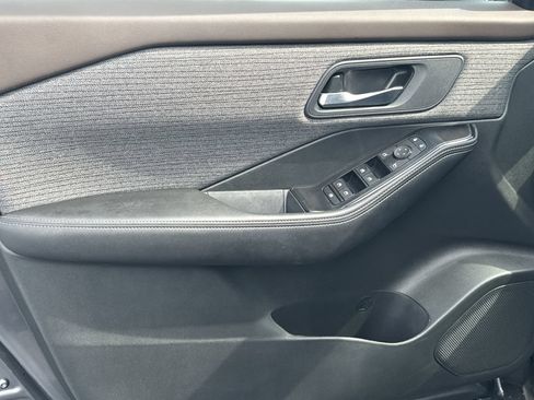 Used 2023 Nissan Rogue SV FWD image 14