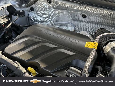 Used 2025 Chevrolet Trax RS w/ Sunroof Package FWD image 33