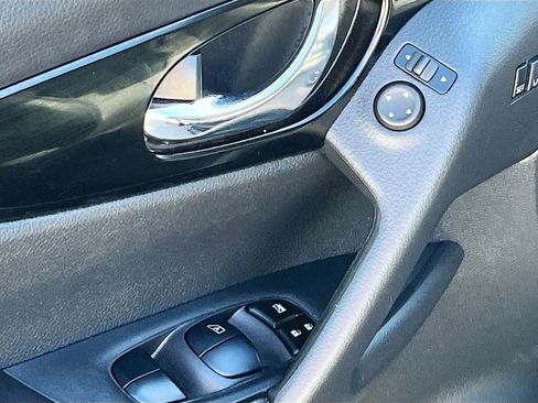 Used 2022 Nissan Rogue Sport SL w/ Premium Package FWD image 18