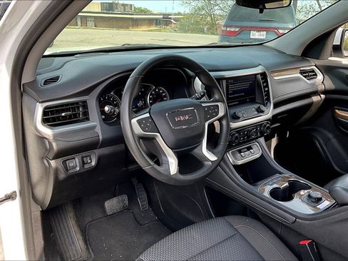 Used 2023 GMC Acadia SLE image 18