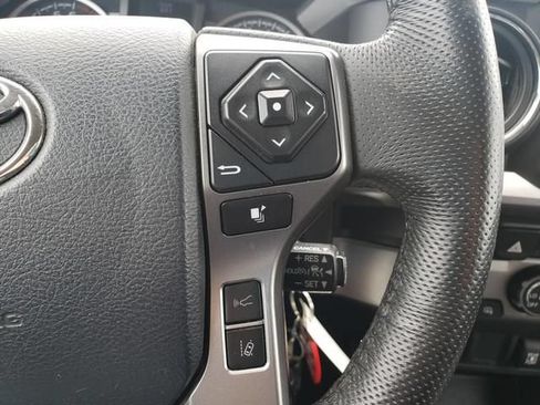 Used 2020 Toyota Tacoma SR5 AWD/4WD image 19