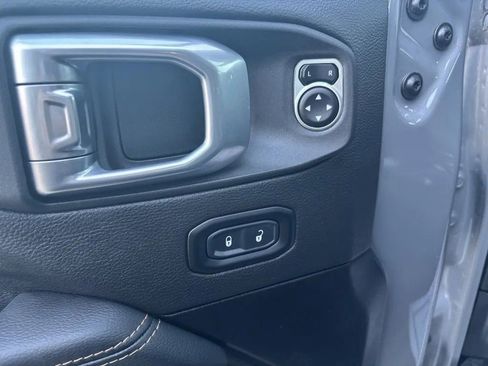 Used 2023 Jeep Wrangler Unlimited Sahara AWD/4WD image 18