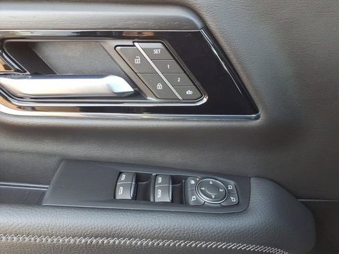 Used 2025 GMC Yukon Denali w/ Advanced Technology Package AWD/4WD image 30