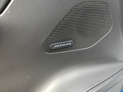 Used 2020 Jaguar F-PACE Premium image 15