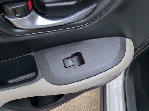 Used 2025 Honda HR-V LX image 12