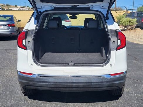 Used 2024 GMC Terrain SLT image 26