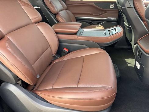 New 2026 Lincoln Navigator L Reserve AWD/4WD image 10