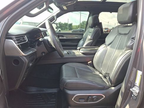 Used 2022 Jeep Wagoneer Series II w/ Convenience Group I AWD/4WD image 15