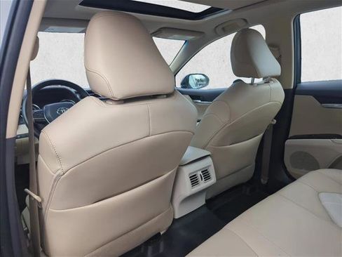 Used 2018 Toyota Camry XLE image 16