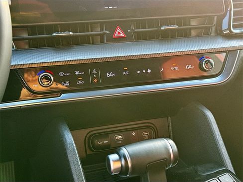 Used 2024 Kia Sportage SX image 18