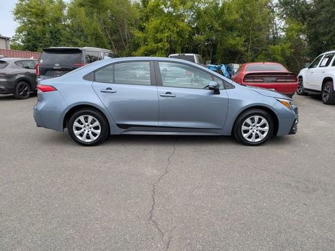 Used 2024 Toyota Corolla SE FWD image 3