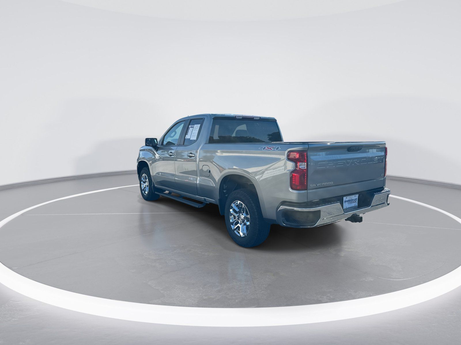 Used 2023 Chevrolet Silverado 1500 LT AWD/4WD image 7