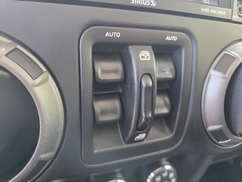 Used 2018 Jeep Wrangler Unlimited Sport AWD/4WD image 22