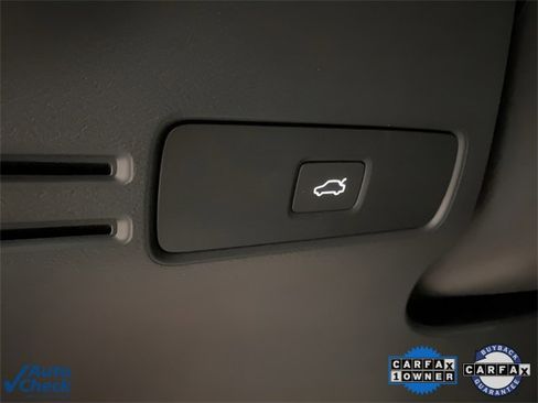 Used 2025 Volvo XC40 B5 Core image 28